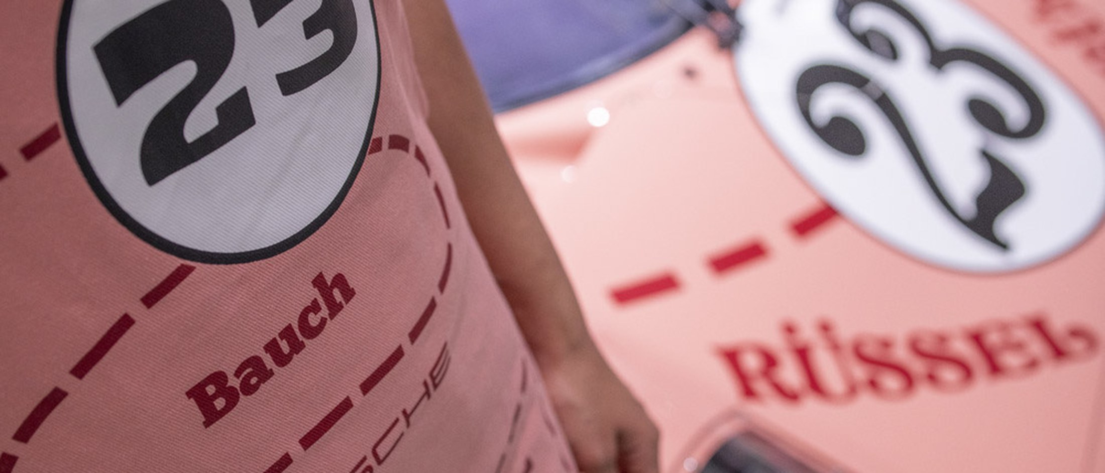 Die Schürze neben dem Porsche 917/20 im Museum